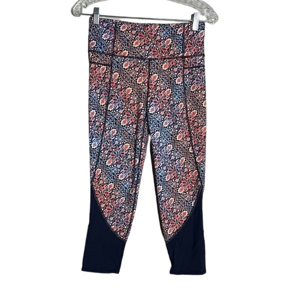 Athleta Pants Womens Small Pink Blue Geometric Tapestry Chatarunga Shock Capri